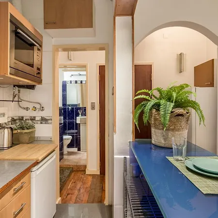 Apartment Joivy Cosy Apt Near Marionette Museum