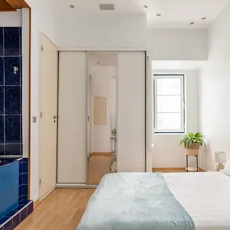 Joivy Cosy Apt Near Marionette Museum Apartment *